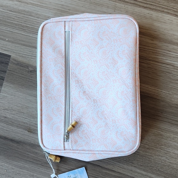 TRVL zippered pouch - Picture 2 of 5